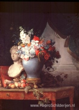 Vaas met bloemen met een buste van Flora Vaas met bloemen met een buste van Flora