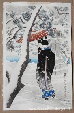 Het terrein van een Shinto-heiligdom in de sneeuw Het terrein van een Shinto-heiligdom in de sneeuw