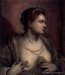 Portret van een vrouw die haar borsten onthult