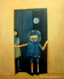 Meisje in een deuropening