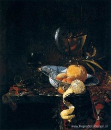 Stilleven met porselein en een Nautilusbeker