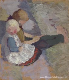 Twee kinderen zitten op een weiland