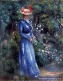 Vrouw in een blauwe jurk, staande in de tuin van Saint Cloud