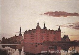 Frederiksborgpaleis in het avondlicht Frederiksborgpaleis in het avondlicht