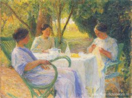 Jonge vrouwen in de tuin in Marquayrol Jonge vrouwen in de tuin in Marquayrol