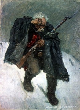 Oude soldaat die afdaalt van de besneeuwde berg Oude soldaat die afdaalt van de besneeuwde berg