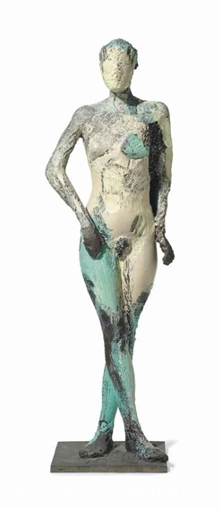 Figuur met gekruiste benen