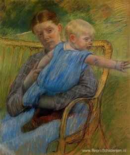 Mathilde houdt een baby vast die naar rechts reikt Mathilde houdt een baby vast die naar rechts reikt