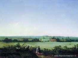 Typ in de buitenwijken van Moskou het landhuis en twee vrouwelij Typ in de buitenwijken van Moskou het landhuis en twee vrouwelij