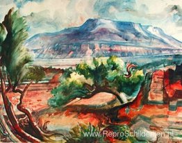 Mount Hafursfell en het bos bij Húsafell, West-IJsland Mount Hafursfell en het bos bij Húsafell, West-IJsland