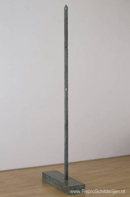 Hoge Obelisk met twee gaten en een inkeping Hoge Obelisk met twee gaten en een inkeping