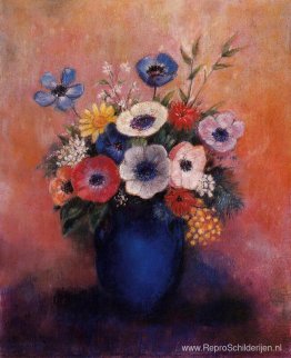 Boeket bloemen in een blauwe vaas Boeket bloemen in een blauwe vaas