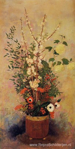 Vaas met bloemen met takken van een bloeiende appelboom Vaas met bloemen met takken van een bloeiende appelboom