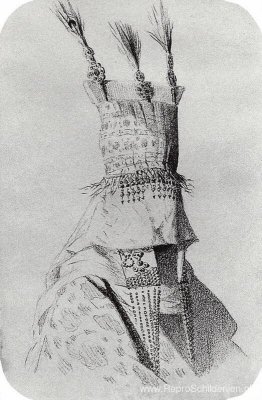 Kirgizische bruidoutfit met een hoofdtooi die het gezicht bedekt Kirgizische bruidoutfit met een hoofdtooi die het gezicht bedekt