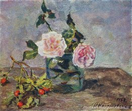 Twee rozen en dogrose-bessen Twee rozen en dogrose-bessen