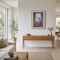Figuur bij een raam — Scandinavisch huis
