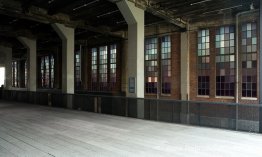 De rivier die twee kanten op stroomt De rivier die twee kanten op stroomt