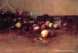 Pruimen, waterglas en perziken Pruimen, waterglas en perziken