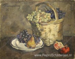 Stilleven. Druiven en granaatappels. Stilleven. Druiven en granaatappels.