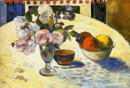 Bloemen in een fruitschaal Bloemen in een fruitschaal