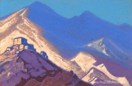 Donkerblauwe bergen en gebouwen op de heuvel Donkerblauwe bergen en gebouwen op de heuvel