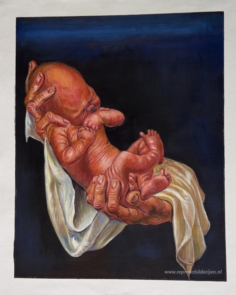 Pasgeboren baby op handen – met de hand geschilderde reproductie, foto van het voltooide schilderij