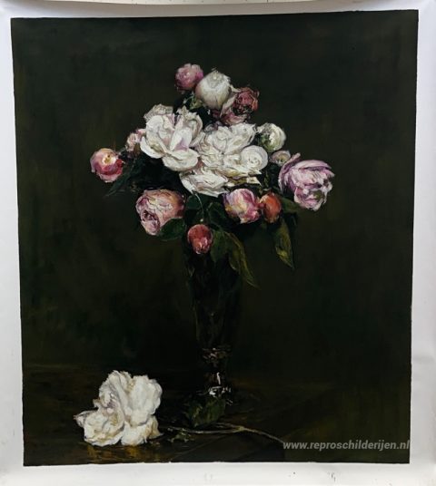 Witte rozen en rozen in een glas op voet – met de hand geschilderde reproductie, foto van het voltooide schilderij