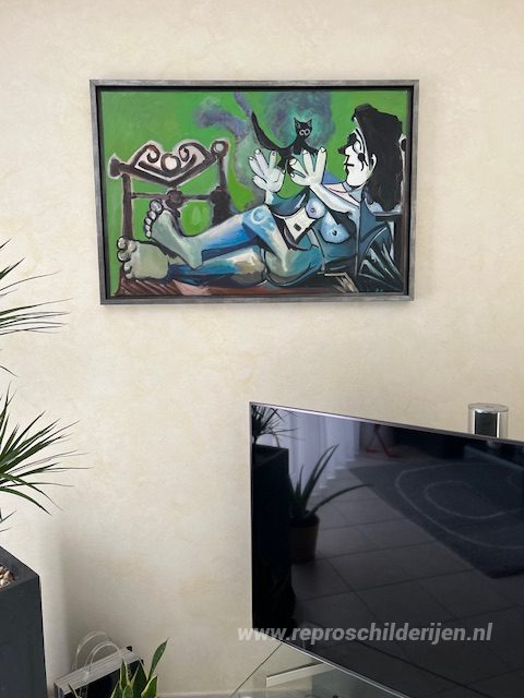 Liggend vrouwelijk naakt met kat – met de hand geschilderde reproductie, foto van het voltooide schilderij